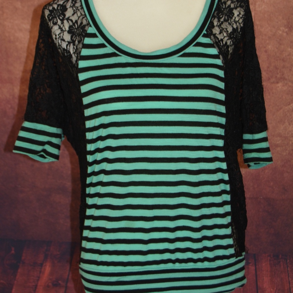 Daytrip lacy style top